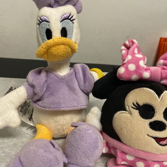 Preloved daisy and Minnie stuffed animals - Picture 4 of 8